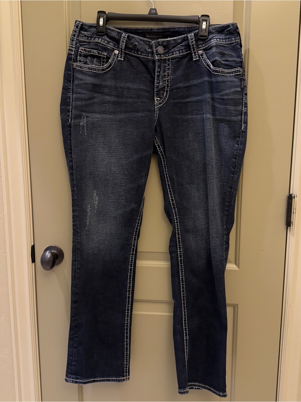 Silver Jeans Women's Straight Leg Dark Indigo Denim.  Size 16/30